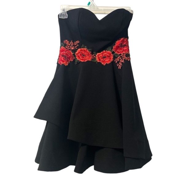 B Darlin Juniors Black Red Floral Strapless
Embroidered Dress Size 3/4 - Picture 3 of 10